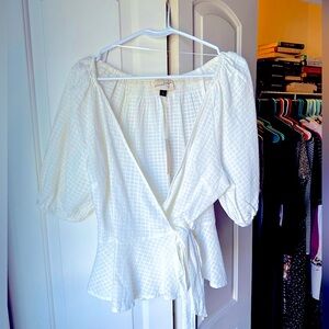 Universal Thread White puff sleeve wrap top size L